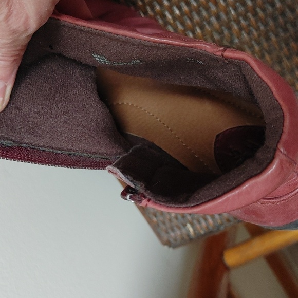 Clarks Artisan Ankle Boots Wine Color Size 6 - Picture 11 of 14